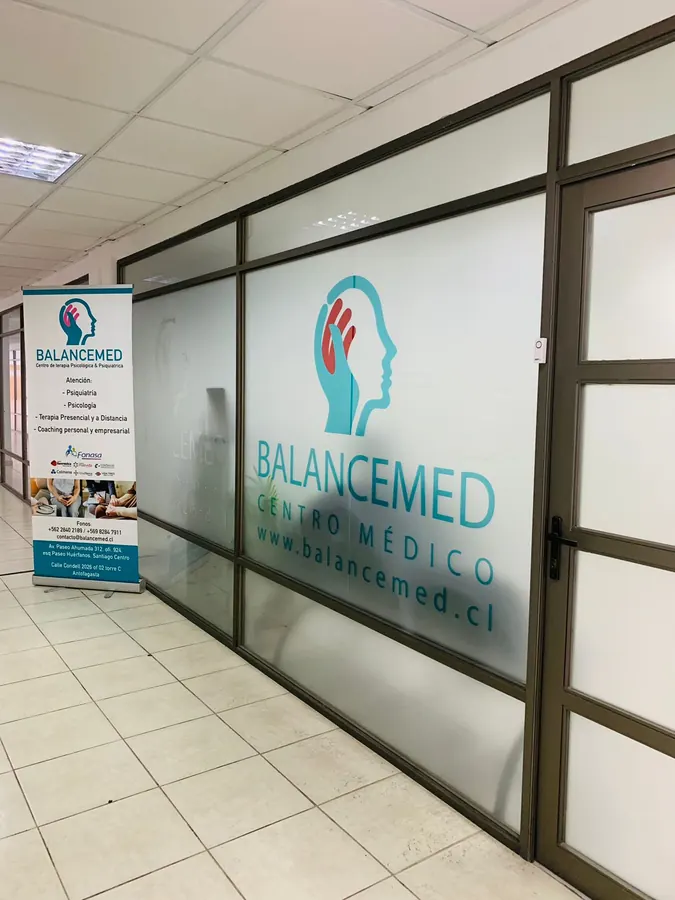 Entrada del centro médico Balancemed, centro de psiquiatría y salud mental